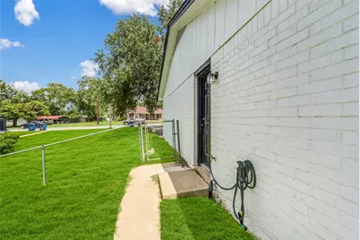 221 N Baron Street, Bellville, TX 77418 - Photo 26