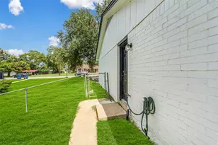 221 N Baron St, Bellville, TX 77418 - Photo 26
