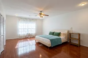 384 Wilcrest Dr, Houston, TX 77042 - Photo 8
