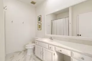 384 Wilcrest Dr, Houston, TX 77042 - Photo 16