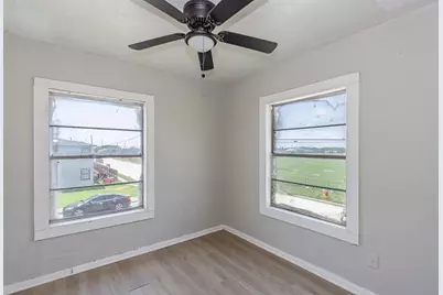 126 W 6th Street, Freeport, TX 77541 - Photo 8