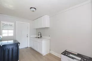126 W 6th St, Freeport, TX 77541 - Photo 6