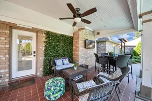 2313 Prestwick Dr, League City, TX 77573 - Photo 4