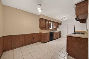 1001 N Shepherd Dr, Baytown, TX 77520 - Photo 20