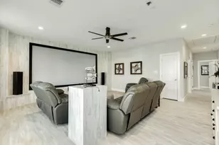 3827 Seabreeze Ln, Galveston, TX 77554 - Photo 32