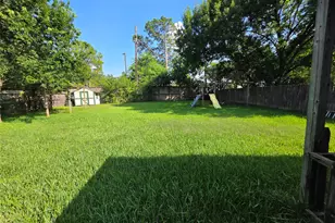15355 Meadow Village Dr, Houston, TX 77095 - Photo 14