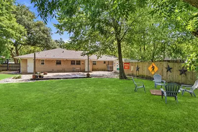 211 S Iowa Avenue, League City, TX 77573 - Photo 36