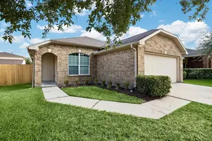 1523 Blossom Ln, Baytown, TX 77521 - Photo 1
