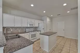 66 Valley Oaks Cir, The Woodlands, TX 77382 - Photo 18