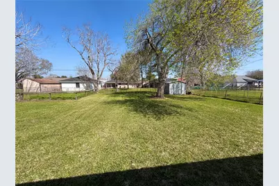 1415 Avenue E, Danbury, TX 77534 - Photo 26