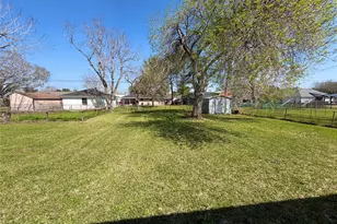 1415 Avenue E, Danbury, TX 77534 - Photo 26