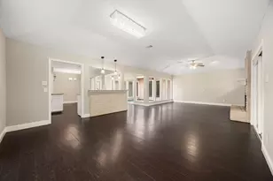 9232 Vickijohn Dr, Houston, TX 77031 - Photo 6