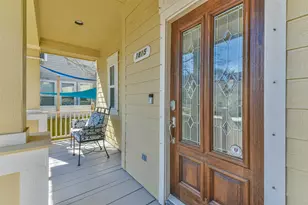 1815 28th St, Galveston, TX 77550 - Photo 2