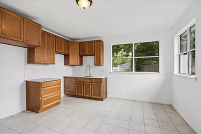 707 Oleander, Sealy, TX 77474 - Photo 8