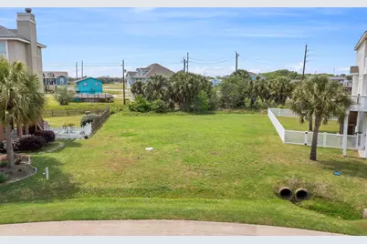 13944 Pirates Beach Boulevard, Galveston, TX 77554 - Photo 1