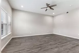 1321 E 35th St, Houston, TX 77022 - Photo 8