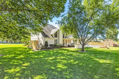 12810 Fisher Drive, Mont Belvieu, TX 77523 - Photo 36