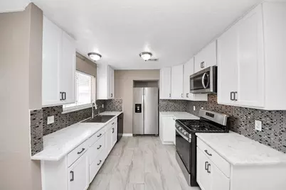 343 Brompton Court, Highlands, TX 77562 - Photo 14