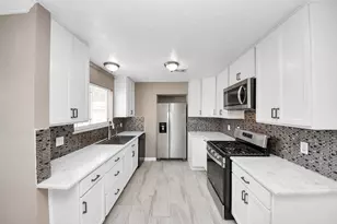 343 Brompton Ct, Highlands, TX 77562 - Photo 14