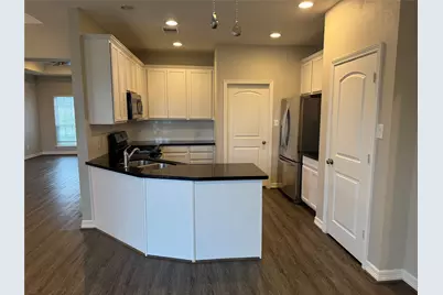 717 High Oaks, Bellville, TX 77418 - Photo 2