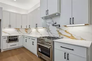 227 E 26th St, Houston, TX 77008 - Photo 14