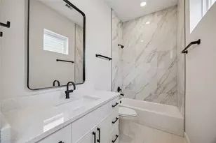 227 E 26th St, Houston, TX 77008 - Photo 32