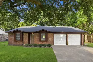 426 Corley Dr, Highlands, TX 77562 - Photo 1
