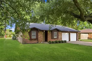 426 Corley Dr, Highlands, TX 77562 - Photo 2