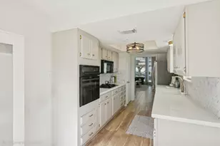 525 W 30th St, Houston, TX 77018 - Photo 10