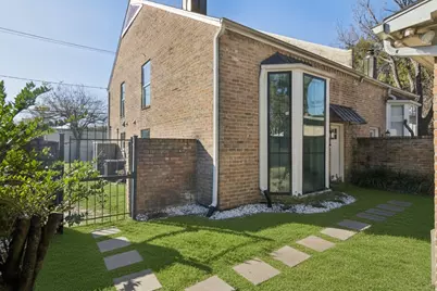 525 W 30th Street, Houston, TX 77018 - Photo 2