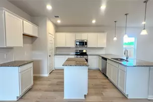623 Woodhaven Lks Dr, La Marque, TX 77568 - Photo 4