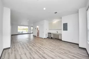 18716 Centro Main St, Shenandoah, TX 77385 - Photo 4