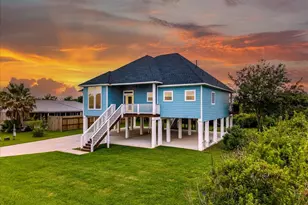218 Debbie Ln, San Leon, TX 77539 - Photo 2