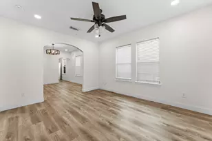 1435 N Durham Dr, Houston, TX 77008 - Photo 2