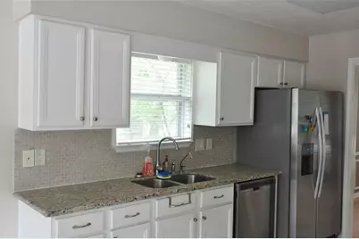 5 W Broken Oak Court, The Woodlands, TX 77381 - Photo 4