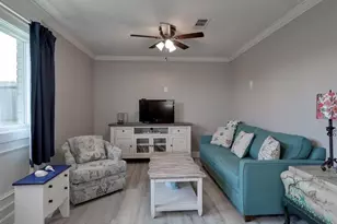 10 Windsor Ct, Galveston, TX 77551 - Photo 4