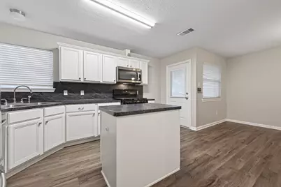 987 Oak Glen Drive, Conroe, TX 77378 - Photo 8