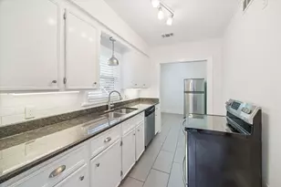 1937 W McKinney St, Houston, TX 77019 - Photo 6