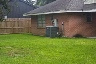 814 Oak Leaf St, La Porte, TX 77571 - Photo 8