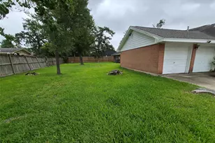 814 Oak Leaf St, La Porte, TX 77571 - Photo 4