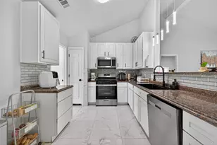 14310 Royal Hill Dr, Houston, TX 77083 - Photo 10