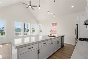 1104 62nd St, Galveston, TX 77551 - Photo 4