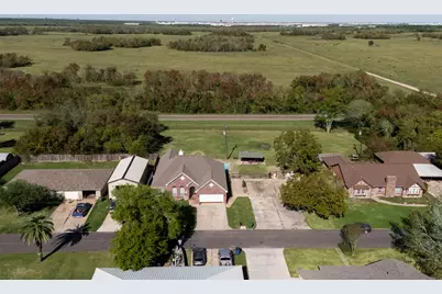 8015 Bayview Drive, Beach City, TX 77523 - Photo 30