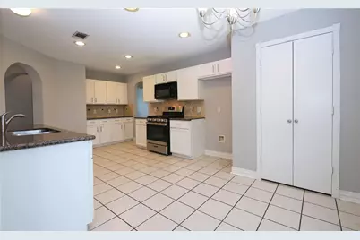 7818 Bighorn, Baytown, TX 77521 - Photo 12