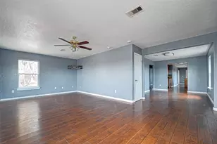 1402 51st St, Galveston, TX 77551 - Photo 12