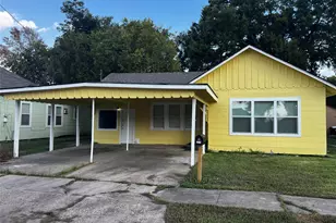 1018 N 2nd St, Baytown, TX 77520 - Photo 2