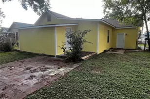 1018 N 2nd St, Baytown, TX 77520 - Photo 22