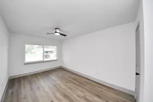 8610 Ardley Cir, Houston, TX 77088 - Photo 14