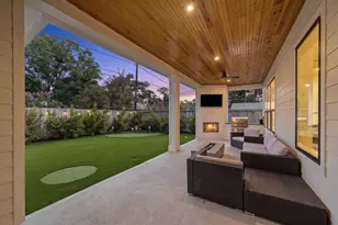 1030 Chamboard Ln, Houston, TX 77018 - Photo 2
