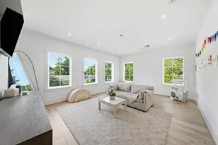 1030 Chamboard Ln, Houston, TX 77018 - Photo 14